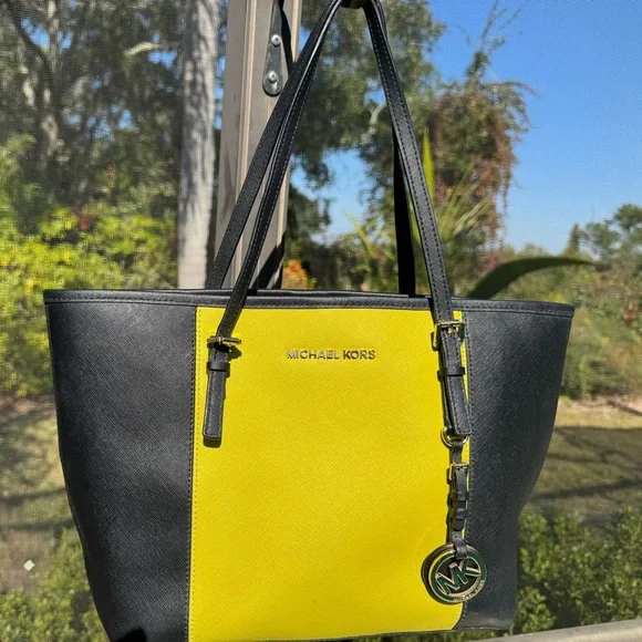 Michael Kors Jet Set Travel Center Saffiano Leather Tote & Wallet NWOT - Picture 3 of 16